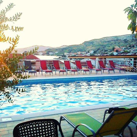 Kuca Pecine Bed & Breakfast Metajna Exterior photo